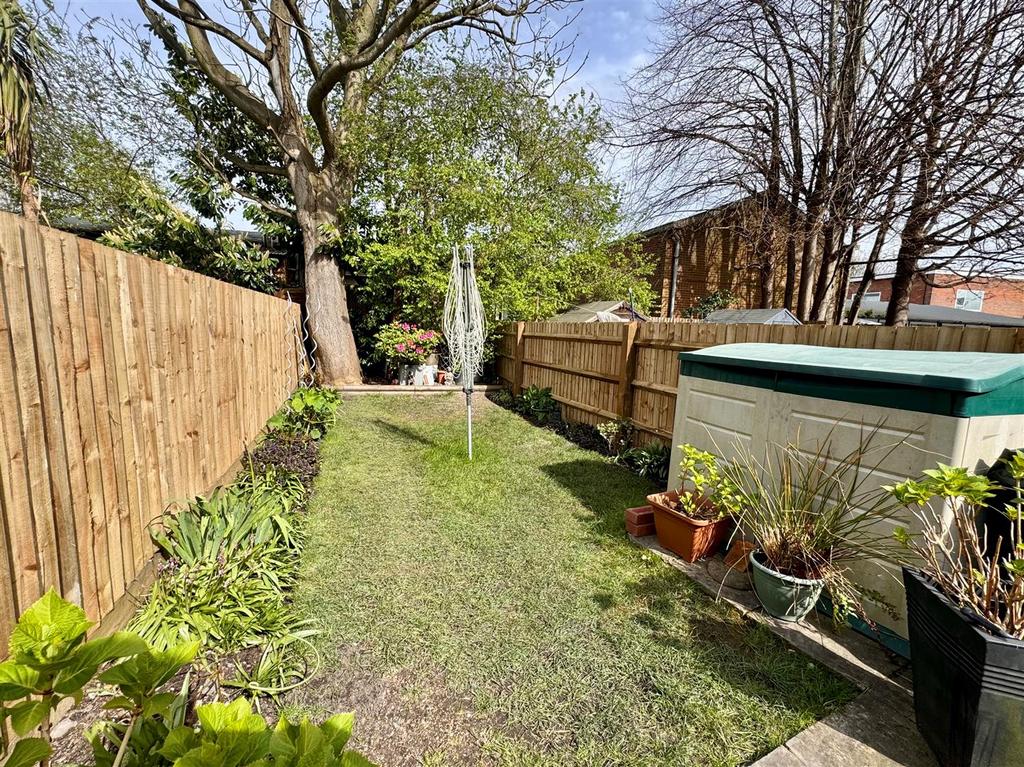 Edward Street, Dunstable 3 bed terraced house for sale £285,000