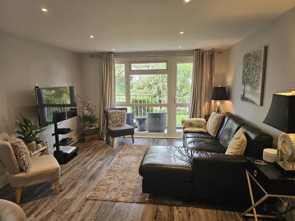 Murray Avenue, Bromley 3 bed flat £525,000