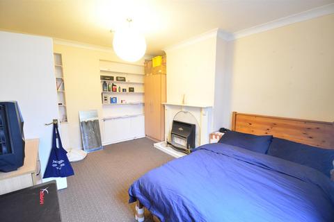 5 bedroom end of terrace house to rent, Gibbins Road, Selly Oak, Birmingham B29