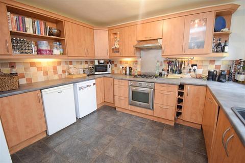 3 bedroom end of terrace house for sale - Robertson Close, Rugby CV23