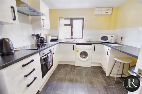 2 bedroom maisonette for sale, Greenslade Grove, Hednesford WS12