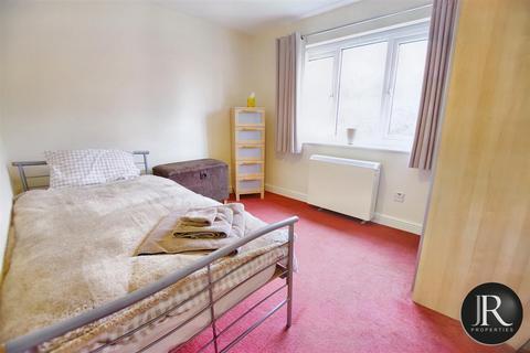 2 bedroom maisonette for sale, Greenslade Grove, Hednesford WS12