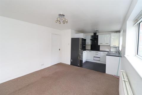 2 bedroom flat to rent, Haunchwood Road, Stockingford, Nuneaton