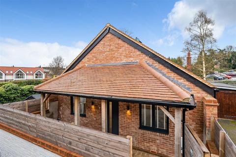 2 bedroom bungalow for sale, West Street, Haslemere