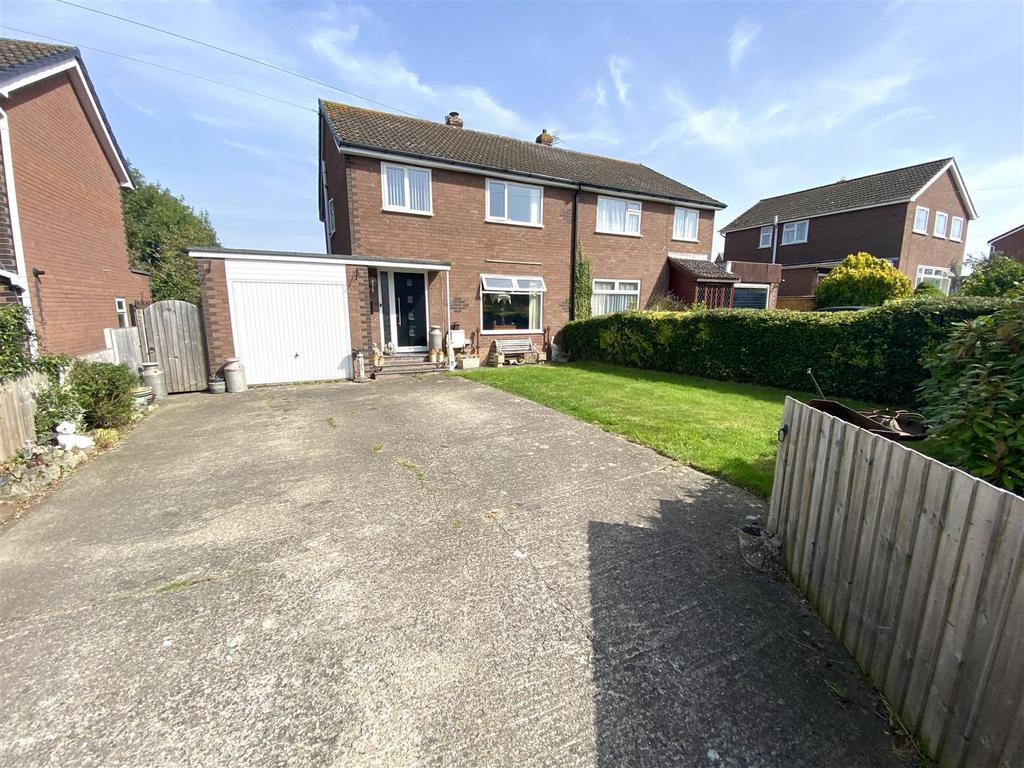 Shrewsbury Road, Bomere Heath... 3 bed semidetached house for sale £