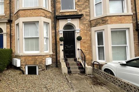 2 bedroom house to rent, Princess Royal Terrace, Scarborough