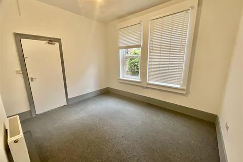 2 bedroom house to rent, Princess Royal Terrace, Scarborough