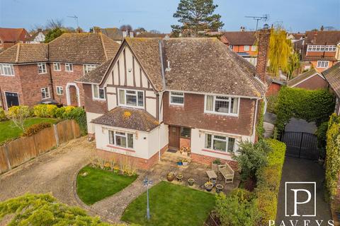 4 bedroom detached house for sale - Second Avenue, Frinton-On-Sea