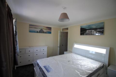 1 bedroom in a house share to rent, Waldorf Heights, Surrey GU17