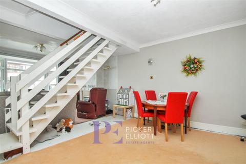 3 bedroom semi-detached house for sale - Newstead Avenue, Burbage LE10
