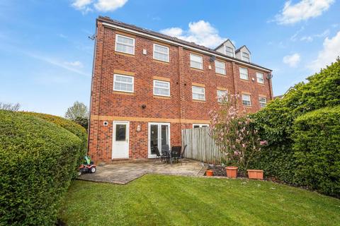 4 bedroom end of terrace house for sale - Stoneleigh Lane, Leeds