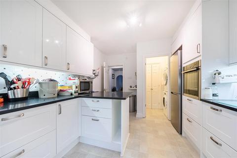 12 The Callanders, Bushey Heath, Bushey, WD23 1PU