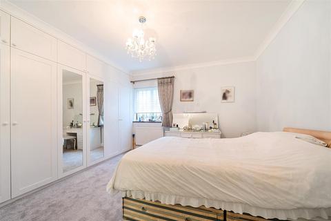 12 The Callanders, Bushey Heath, Bushey, WD23 1PU