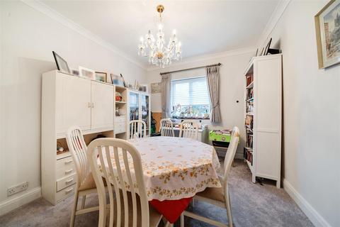 12 The Callanders, Bushey Heath, Bushey, WD23 1PU