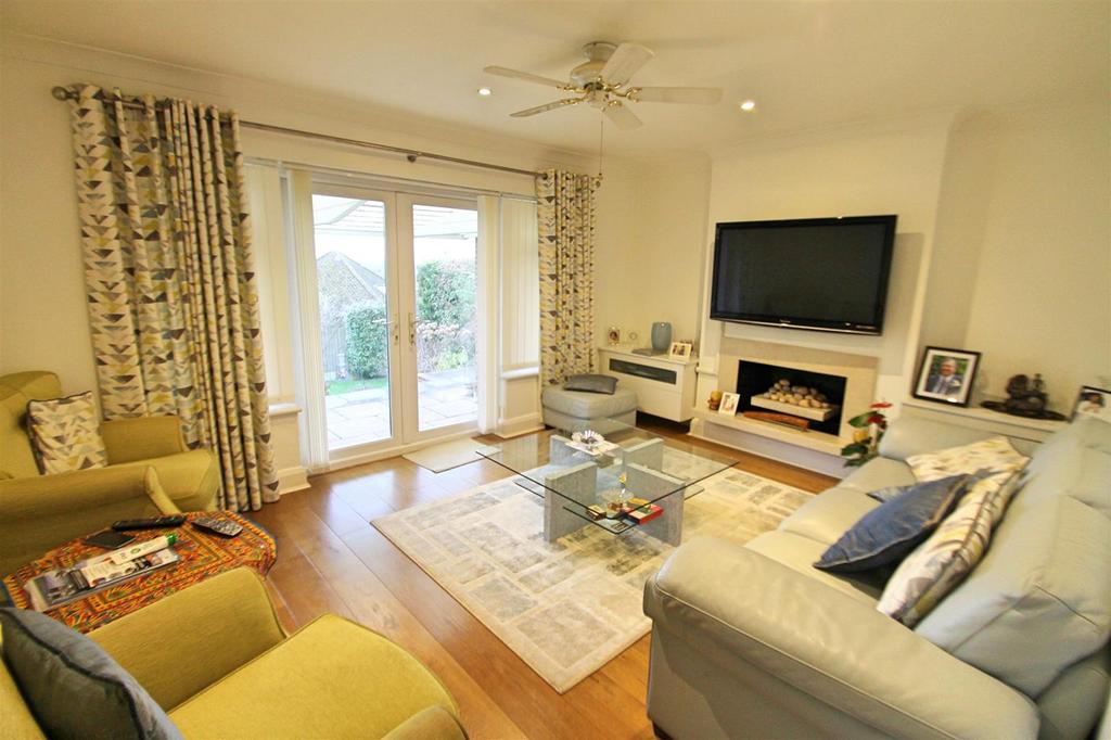 Lounge: