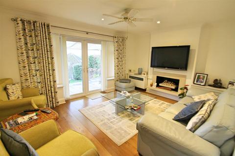 19 Richfield Road, Bushey, WD23 4RR