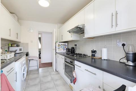 2 bedroom flat for sale, Glazebrook Close, London