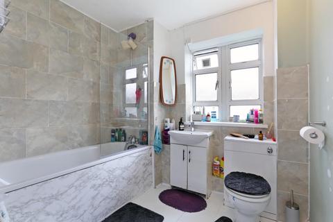 2 bedroom flat for sale, Glazebrook Close, London