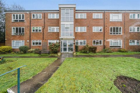 3 bedroom flat for sale, Howton Place, Bushey WD23