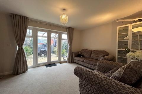 3 bedroom semi-detached house to rent - Nightingale Drive, Halstead CO9
