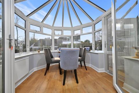 5 bedroom detached house for sale, Tranmere Court, Guiseley, Leeds