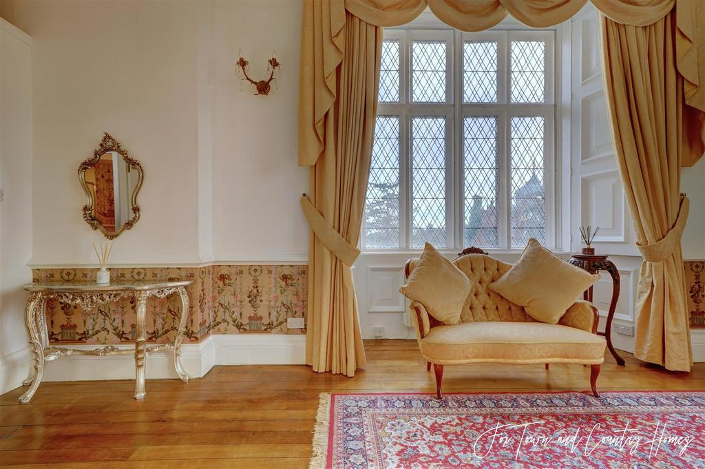 Elizabethan Suite (3).jpg