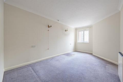 2 bedroom retirement property for sale, BALMORAL ROAD, Westcliff-On-Sea