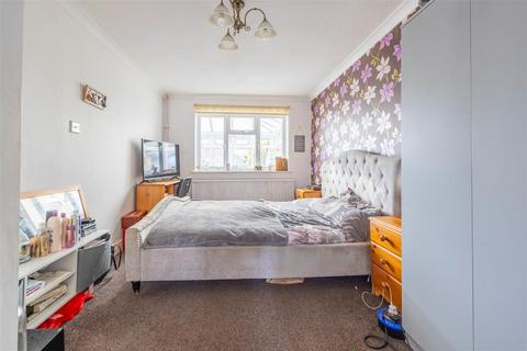 3 bedroom semi-detached house for sale, Navestock Close, Rayleigh