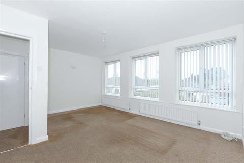 3 bedroom flat for sale, Elm Park, Ferring