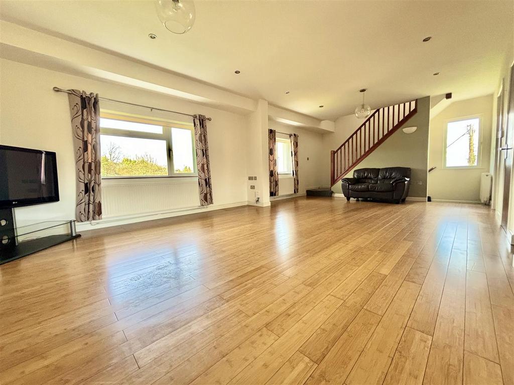 Malthall, Llanrhidian, Swansea 2 bed apartment for sale £130,000