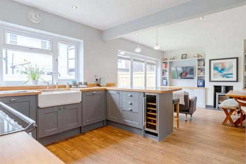4 bedroom semi-detached house for sale - Ardale Close, Worthing
