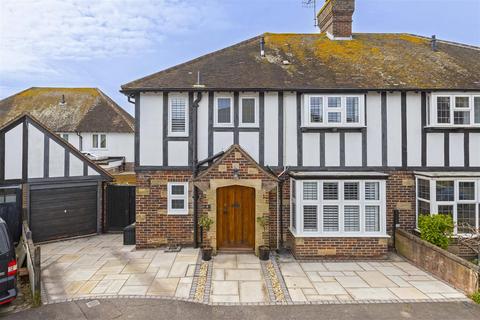 8 Ardale Close, Worthing, BN11 5HW