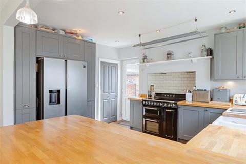 8 Ardale Close, Worthing, BN11 5HW