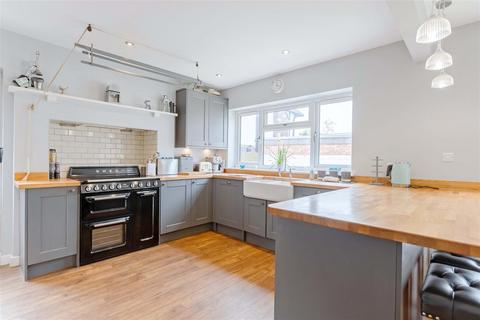 8 Ardale Close, Worthing, BN11 5HW