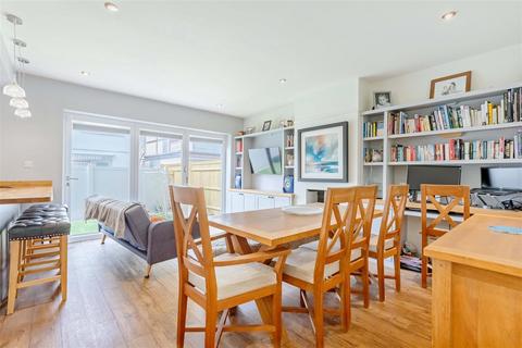 8 Ardale Close, Worthing, BN11 5HW