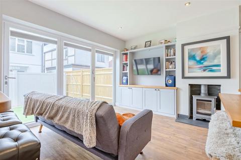 8 Ardale Close, Worthing, BN11 5HW