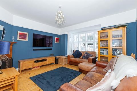 8 Ardale Close, Worthing, BN11 5HW