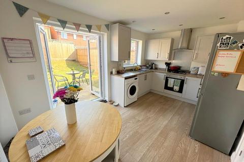 3 bedroom semi-detached house for sale - Smiths Drive, Pentrechwyth, Swansea