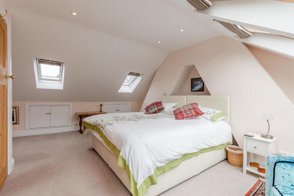 Wellington Walk, Westbury on Trym Attic Bed b.jpg