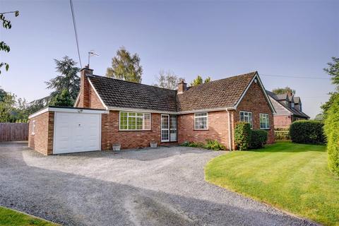 3 bedroom detached bungalow for sale, Old Turnpike Road, Crowle WR7