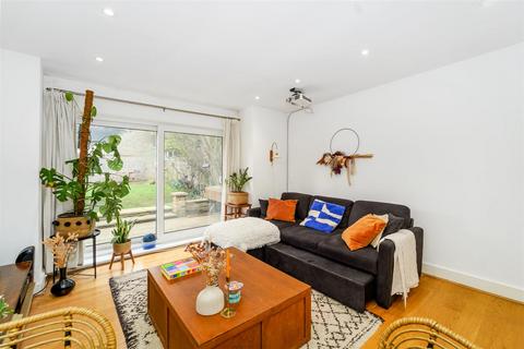 2 bedroom ground floor flat for sale - Mount Park Crescent, Ealing W5