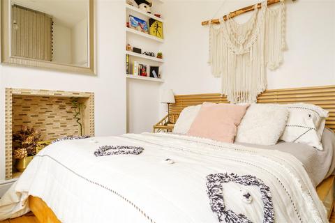 Flat 2, 28 Mount Park Crescent, London, W5 2RN