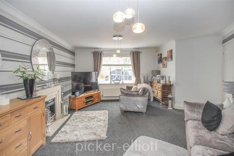 4 bedroom detached house for sale, Paddock Way, Hinckley LE10