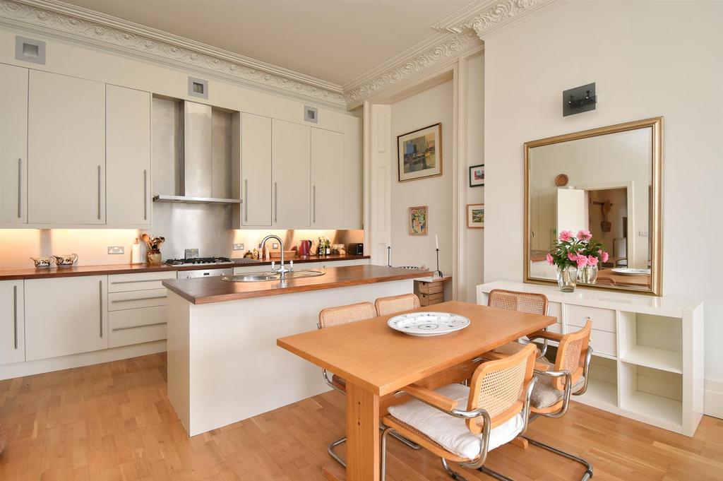 Living space & kitchen