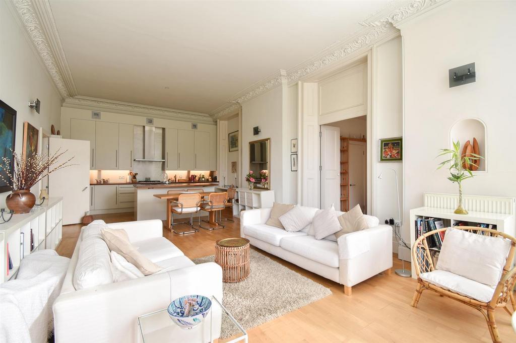 Living space & kitchen