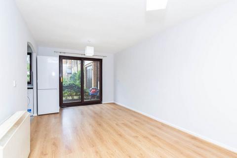 2 bedroom apartment to rent, E5