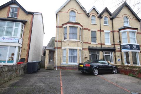 2 bedroom flat for sale, Wynnstay Road, Colwyn Bay