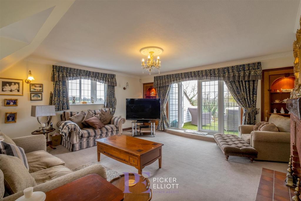 Master Bedroom/Sitting Room