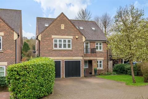 5 bedroom detached house for sale - Water Mead, Chipstead