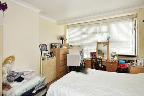 3 bedroom end of terrace house for sale, Middleton Avenue, Chingford E4